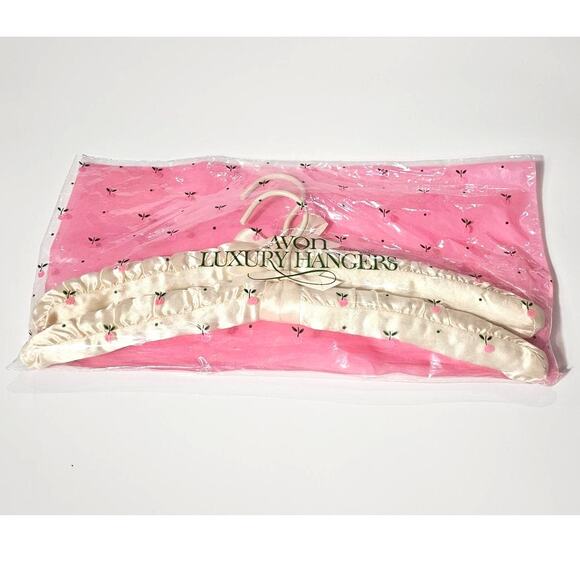 2 Avon Luxury Hangers Satin Vintage 1986 - Picture 1 of 2